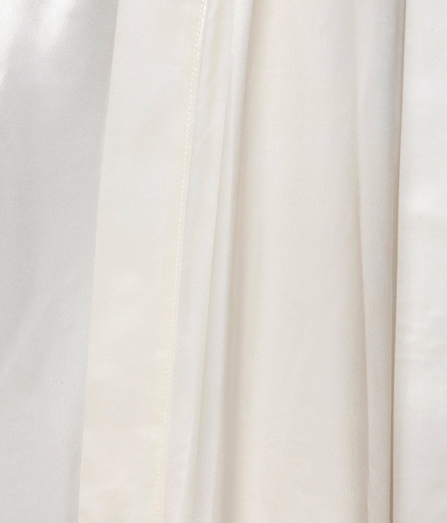 Сатиновий халат у Білому